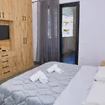 Apartment Luxury Square 21 *