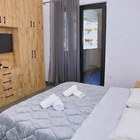 Apartment Luxury Square 21 *