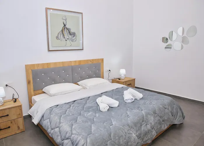 Lägenhet Luxury Square 21