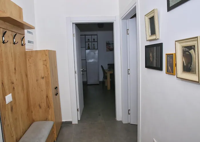 Luxury Square 21 アパート ティラナ