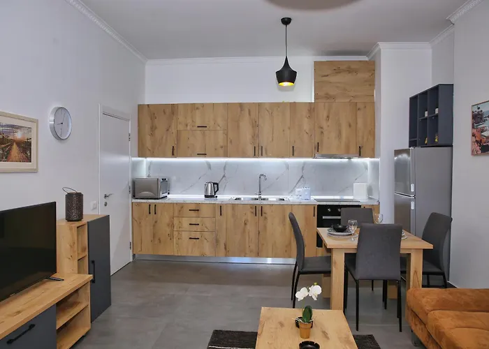 Luxury Square 21 * ティラナ